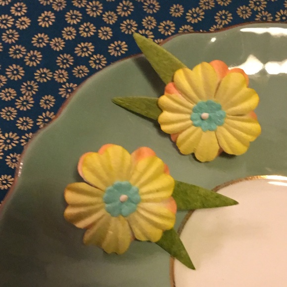 OOAK handmade eco-friendly flower earrings AMELIA PASTICHE Design - Picture 4 of 5